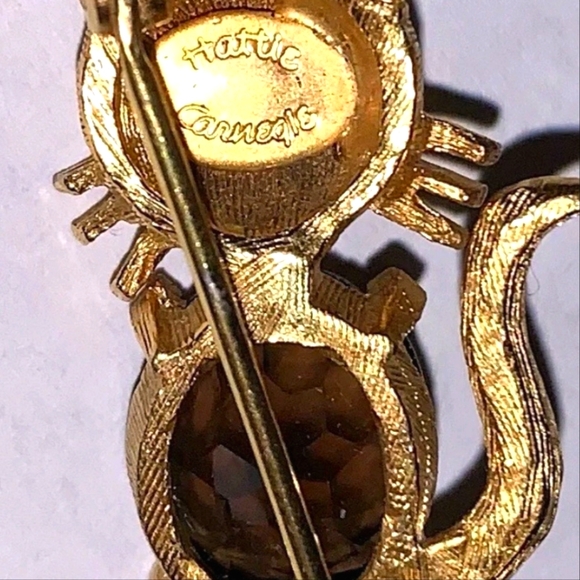 Vtg. HATTIE CARNEGIE Tiny Green-eyed Cat Brooch/Lapel Pin 1.25"H - Picture 6 of 9